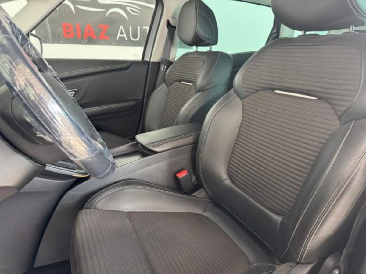 Renault Grand Scénic 1.7 blue dci Intens 150cv (13)