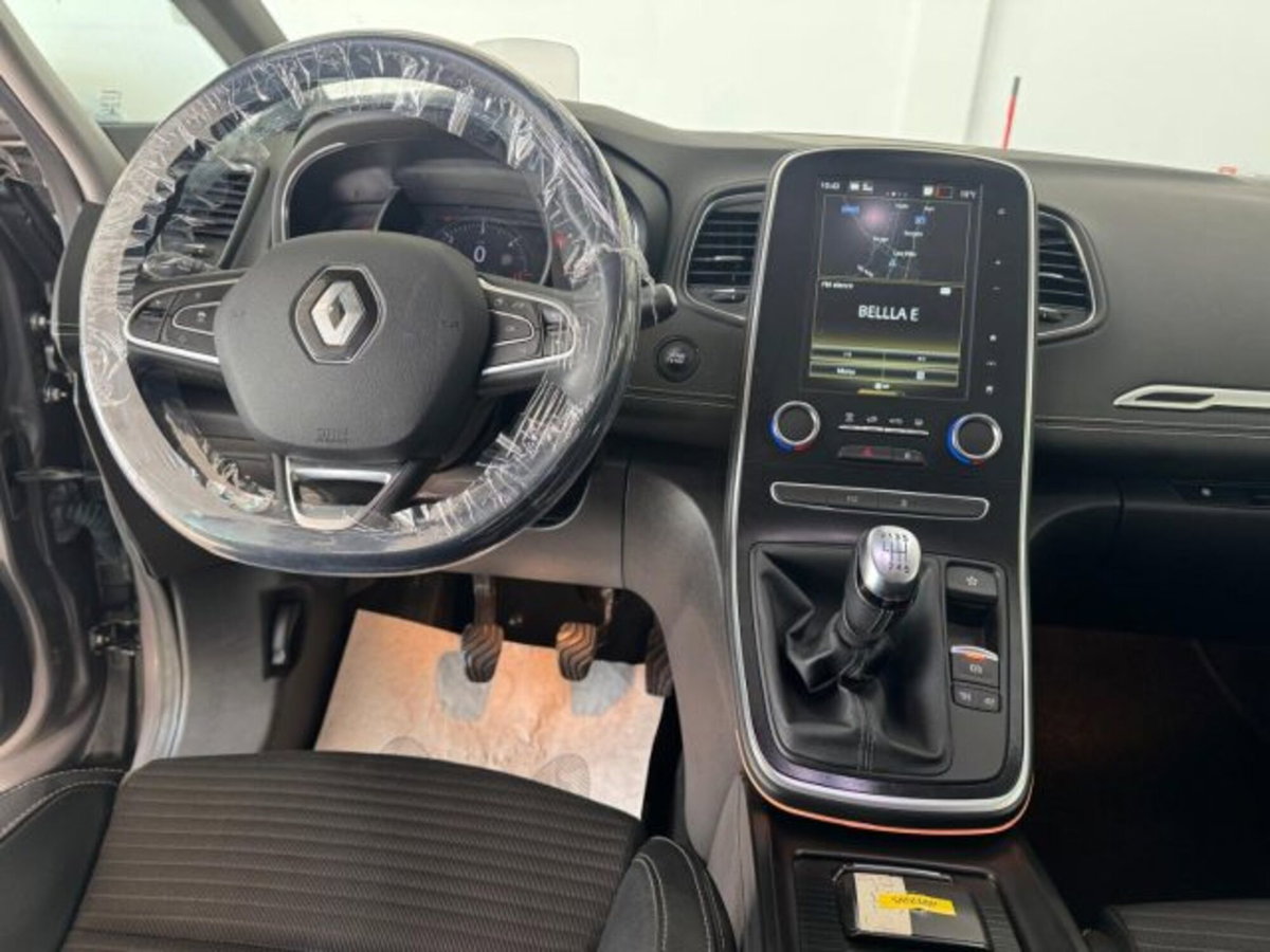 Renault Grand Scénic 1.7 blue dci Intens 150cv (18)