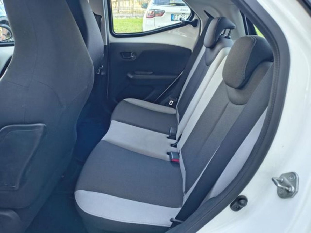 Toyota Aygo 1.0 VVT-i 69 CV 5 porte x-play (10)
