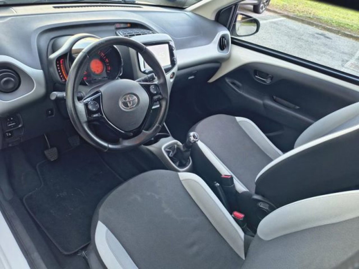 Toyota Aygo 1.0 VVT-i 69 CV 5 porte x-play (12)