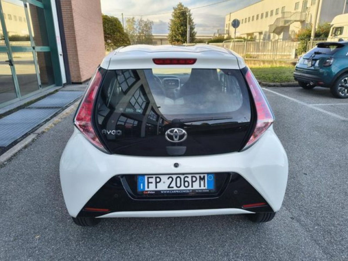 Toyota Aygo 1.0 VVT-i 69 CV 5 porte x-play (4)