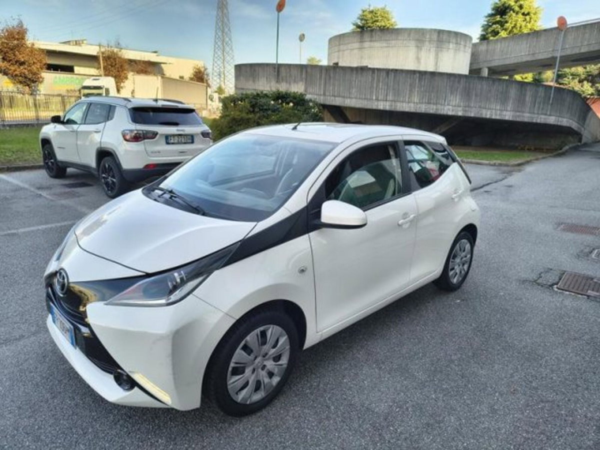 Toyota Aygo 1.0 VVT-i 69 CV 5 porte x-play (7)