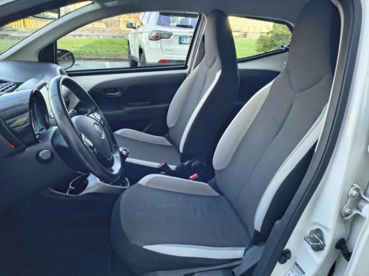 Toyota Aygo 1.0 VVT-i 69 CV 5 porte x-play (9)