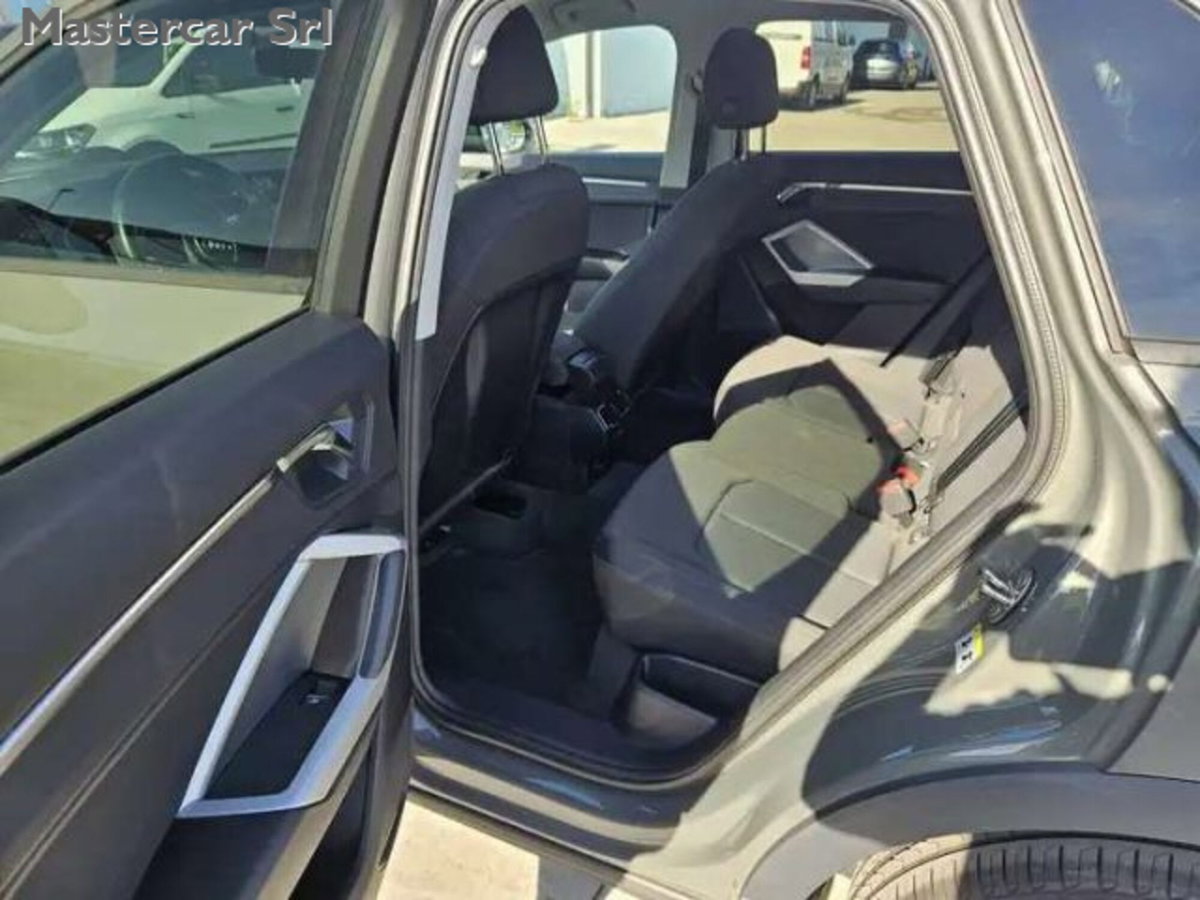 Audi Q3 1.4 TFSI 150 CV Business (12)