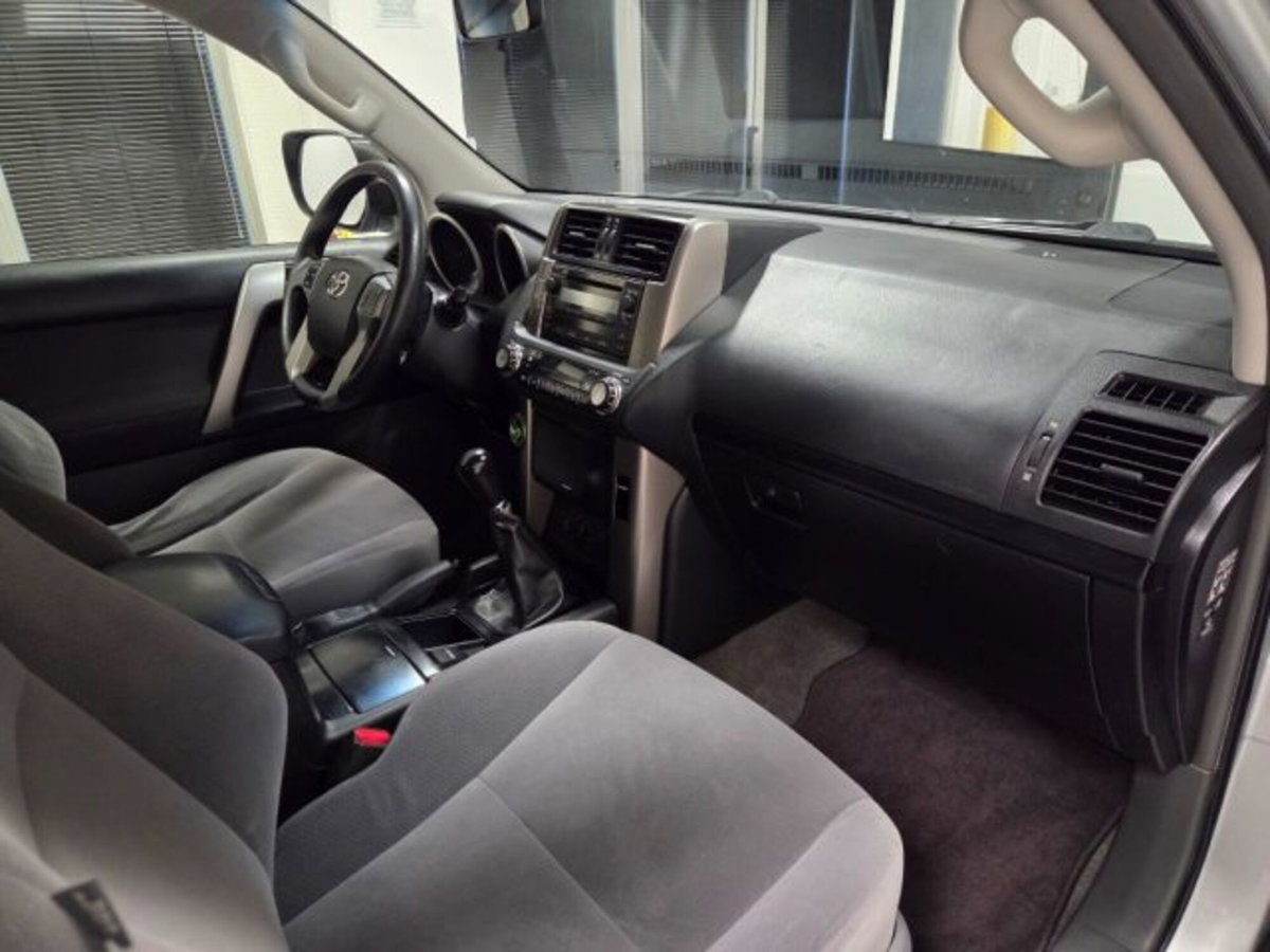 Toyota Land Cruiser 3.0 D4-D 5 porte (10)