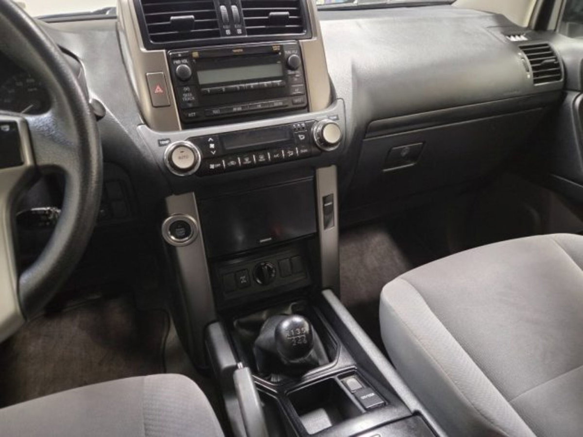 Toyota Land Cruiser 3.0 D4-D 5 porte (12)