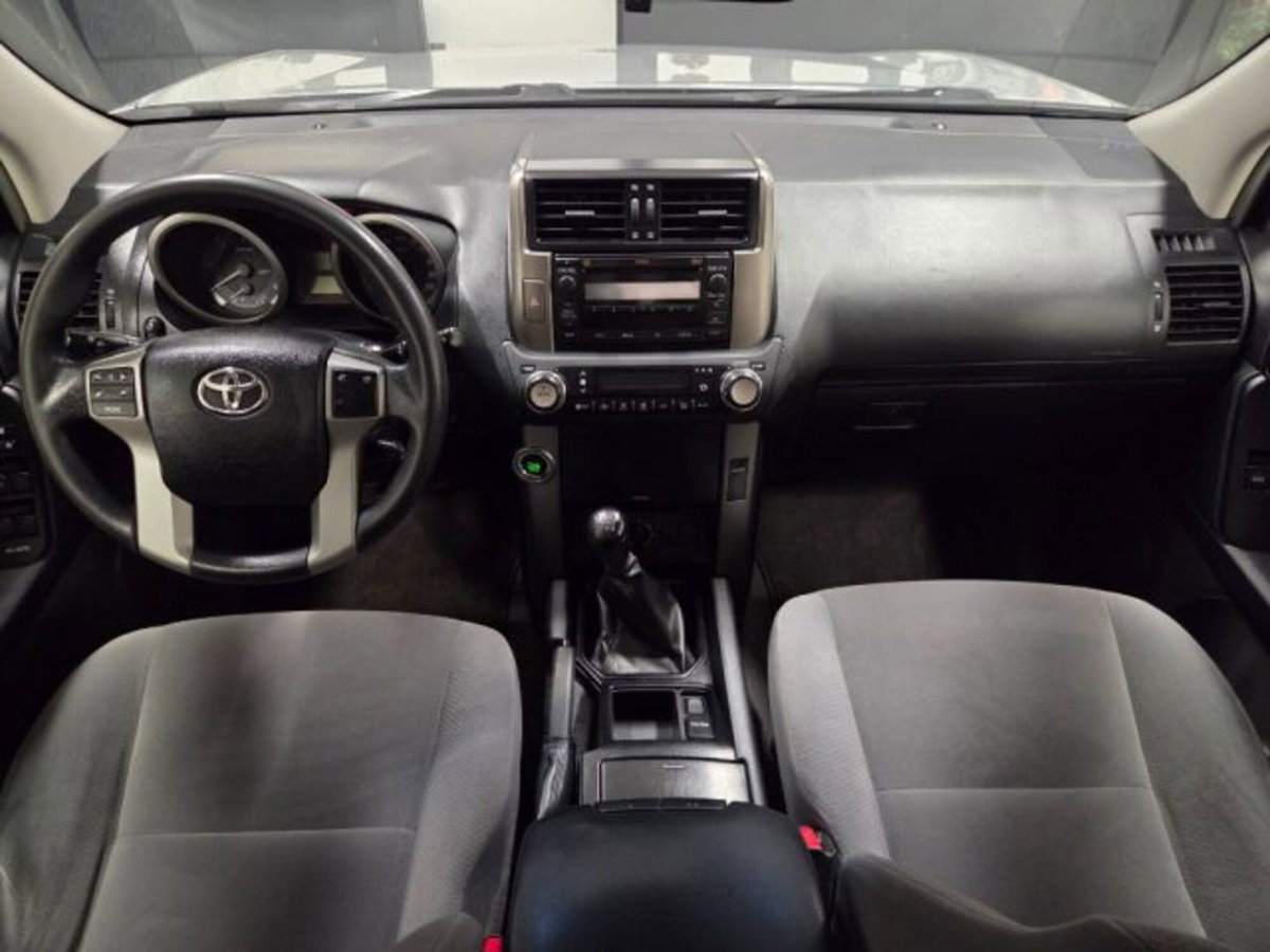 Toyota Land Cruiser 3.0 D4-D 5 porte (9)