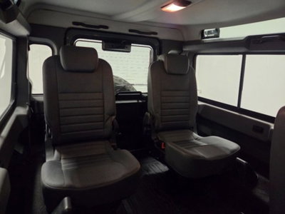 Land Rover Defender 90 2.4 TD4 Station Wagon S (11)