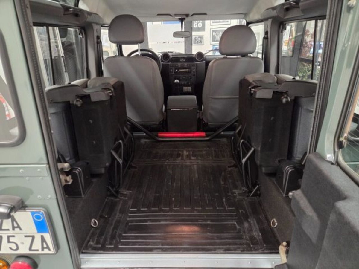 Land Rover Defender 90 2.4 TD4 Station Wagon S (13)