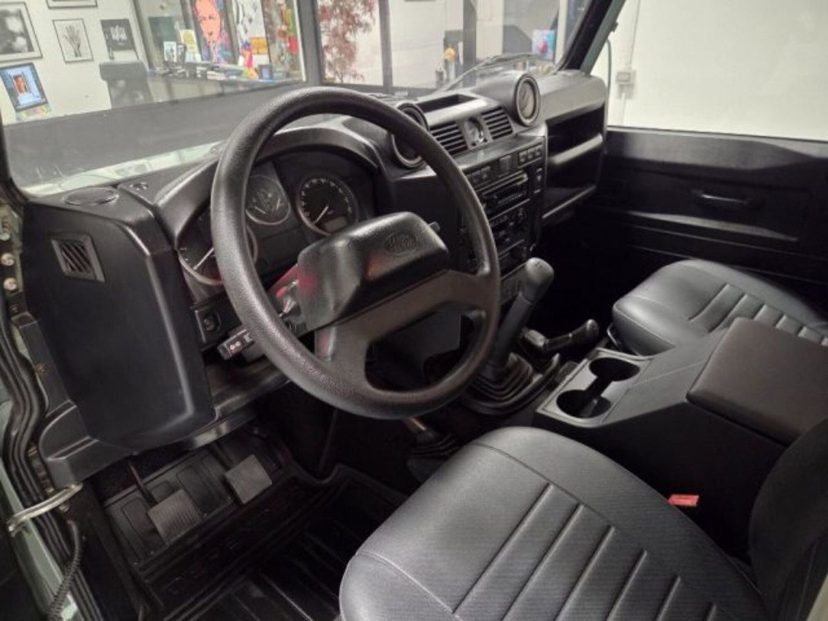 Land Rover Defender 90 2.4 TD4 Station Wagon S (7)