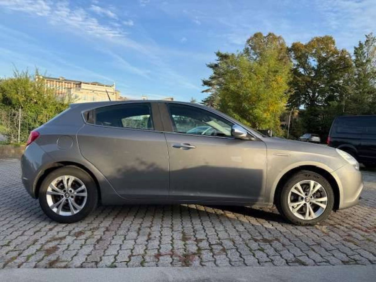 Alfa Romeo Giulietta 1.4 Turbo multiair Exclusive 170cv E6 (4)