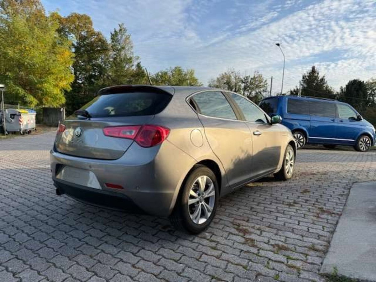 Alfa Romeo Giulietta 1.4 Turbo multiair Exclusive 170cv E6 (5)