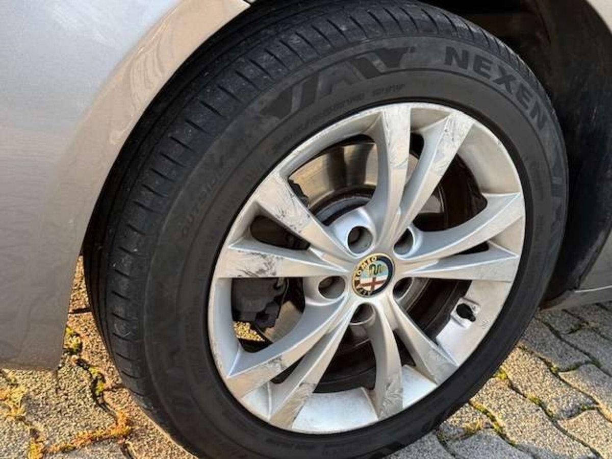 Alfa Romeo Giulietta 1.4 Turbo multiair Exclusive 170cv E6 (7)